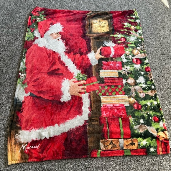 Festive Santa Claus Throw - Picture 1 of 2